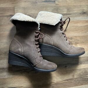 Women's Ugg boots size 8